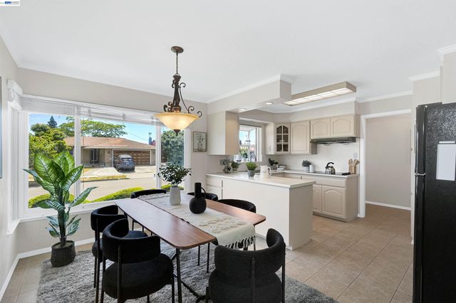 2053 Trafalgar ave, Hayward, CA 94545