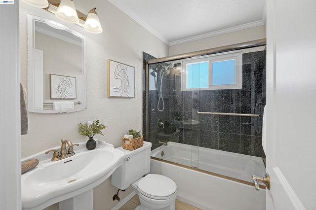 2053 Trafalgar ave, Hayward, CA 94545