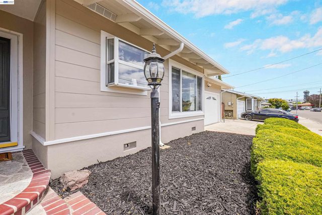 2053 Trafalgar ave, Hayward, CA 94545