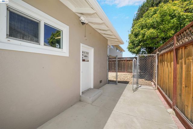 2053 Trafalgar ave, Hayward, CA 94545
