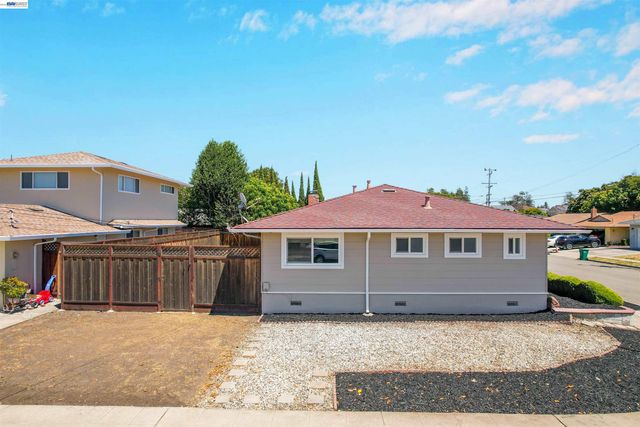 2053 Trafalgar ave, Hayward, CA 94545