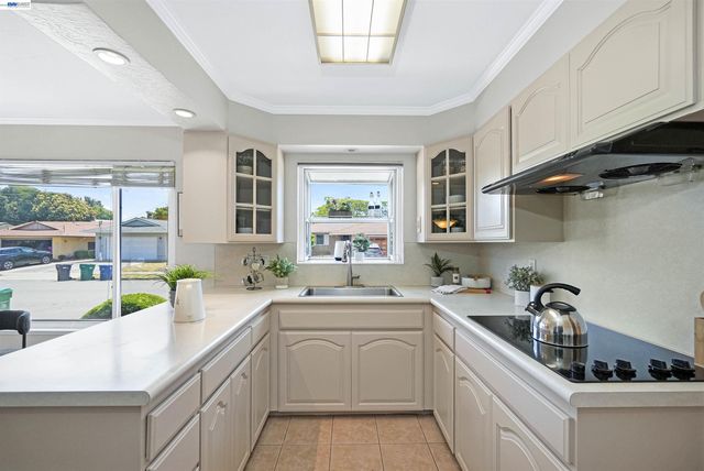 2053 Trafalgar ave, Hayward, CA 94545