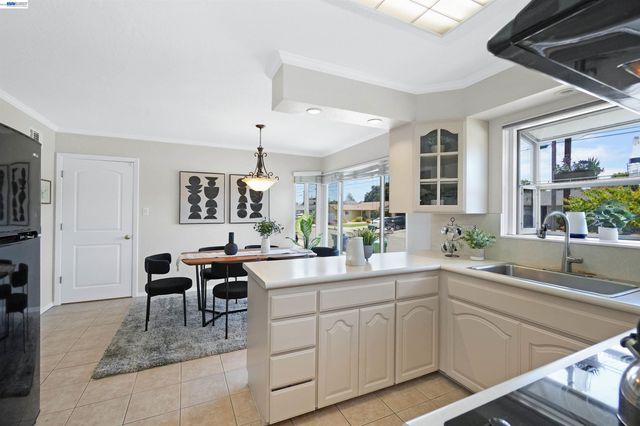 2053 Trafalgar ave, Hayward, CA 94545