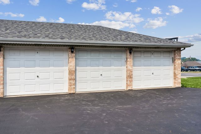 7900 Nagle Avenue 2N, Burbank, IL 60459