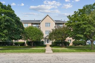7900 Nagle Avenue 2N, Burbank, IL 60459