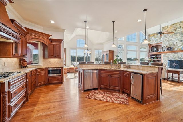 353 Stardust Lane, Seneca, SC 29672