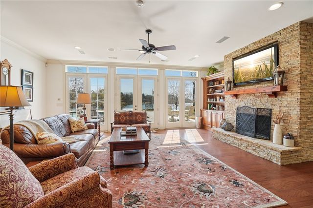 353 Stardust Lane, Seneca, SC 29672