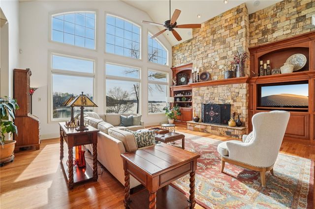 353 Stardust Lane, Seneca, SC 29672