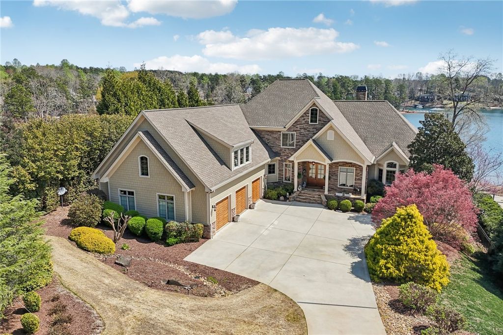 353 Stardust Lane, Seneca, SC 29672