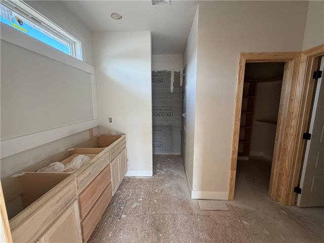 913 SE Hickorywood Drive, Grain Valley, MO 64029