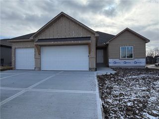 913 SE Hickorywood Drive, Grain Valley, MO 64029