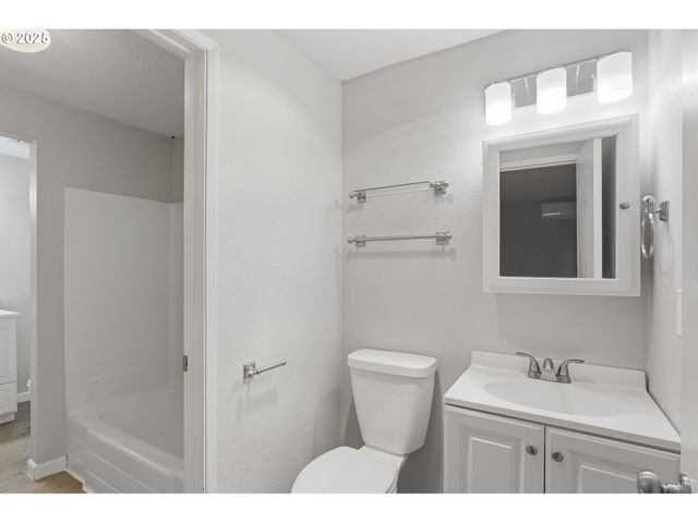 16016 Ne EVERETT Ct, Portland, OR 97230