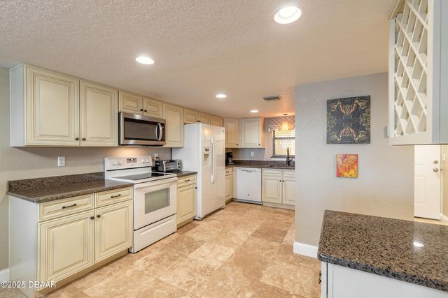 3131 S Ridgewood Ave Apt 101, South Daytona, FL 32119