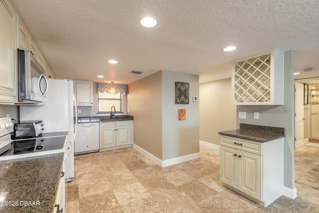 3131 S Ridgewood Ave Apt 101, South Daytona, FL 32119