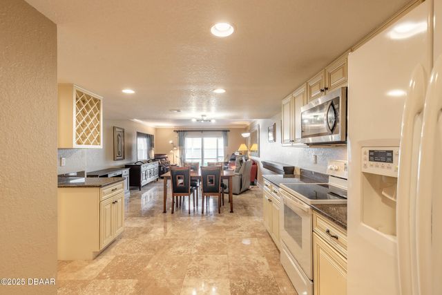 3131 S Ridgewood Ave Apt 101, South Daytona, FL 32119