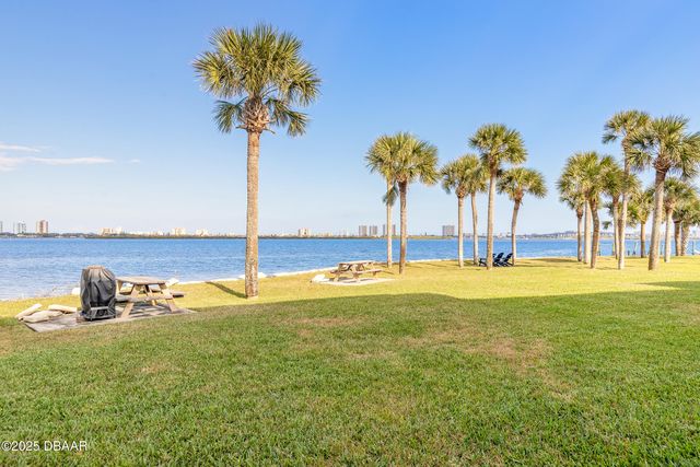 3131 S Ridgewood Ave Apt 101, South Daytona, FL 32119