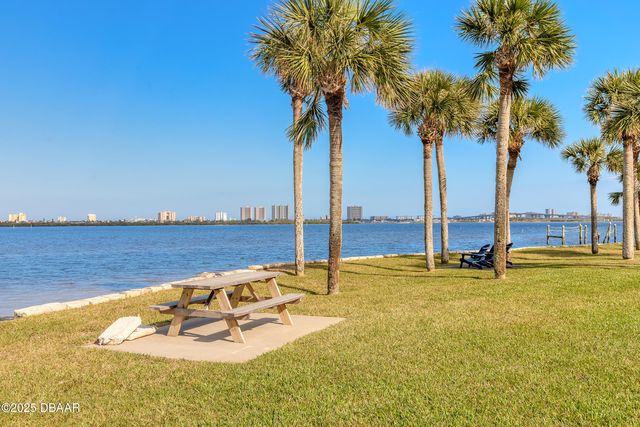 3131 S Ridgewood Ave Apt 101, South Daytona, FL 32119