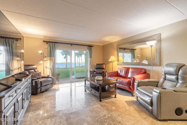 3131 S Ridgewood Ave Apt 101, South Daytona, FL 32119