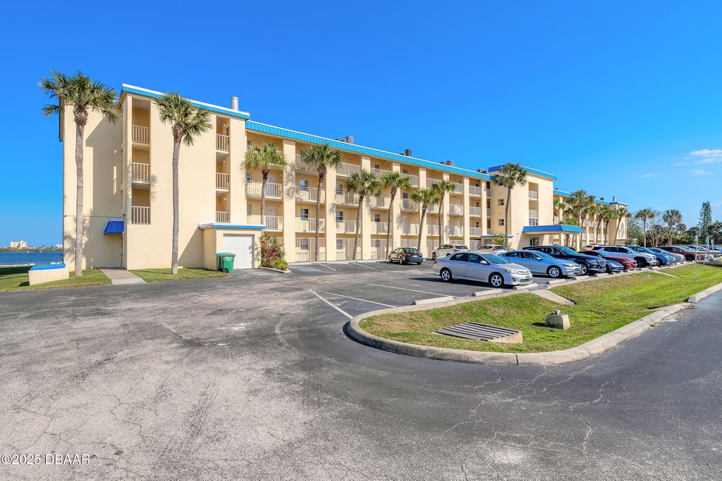 3131 S Ridgewood Ave Apt 101, South Daytona, FL 32119