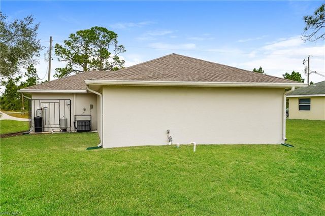 427 Vanetta DR, Lehigh Acres, FL 33972