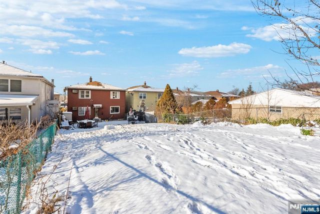 174 Maple Street, Fairview, NJ 07022