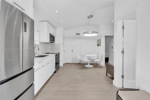 836 W 40th St 3, Miami Beach, FL 33140