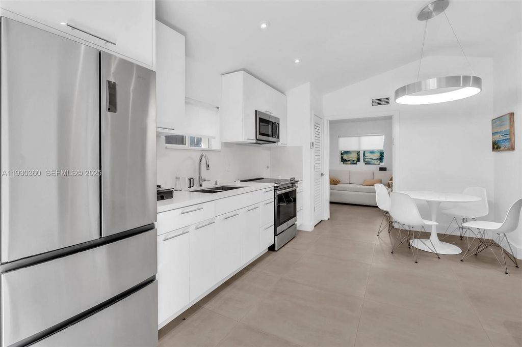 836 W 40th St 3, Miami Beach, FL 33140