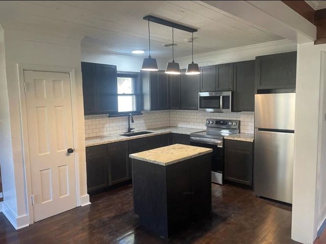 321 S Arcola Street, Angleton, TX 77515