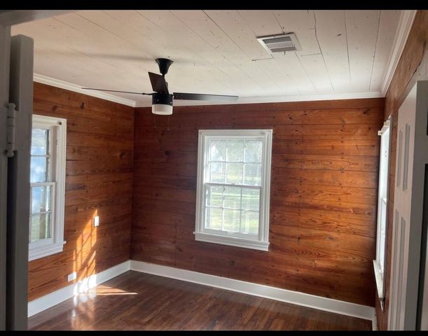 321 S Arcola Street, Angleton, TX 77515