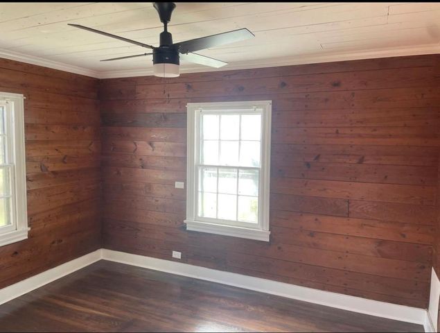 321 S Arcola Street, Angleton, TX 77515