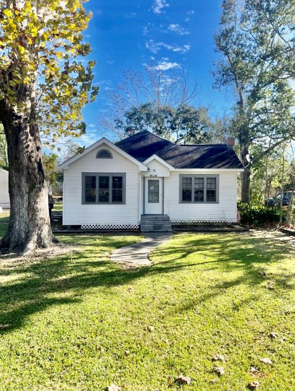 321 S Arcola Street, Angleton, TX 77515