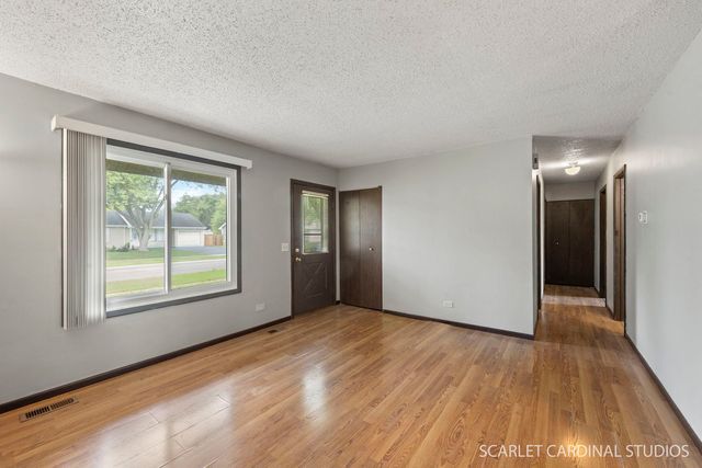 2S211 Sanchez Drive, Warrenville, IL 60555