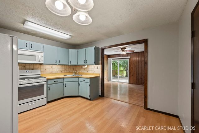 2S211 Sanchez Drive, Warrenville, IL 60555
