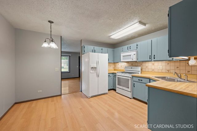 2S211 Sanchez Drive, Warrenville, IL 60555
