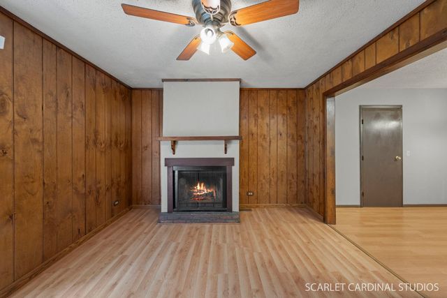 2S211 Sanchez Drive, Warrenville, IL 60555