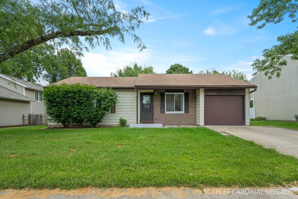2S211 Sanchez Drive, Warrenville, IL 60555