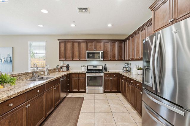 840 Rainbow Ct, Discovery Bay, CA 94505