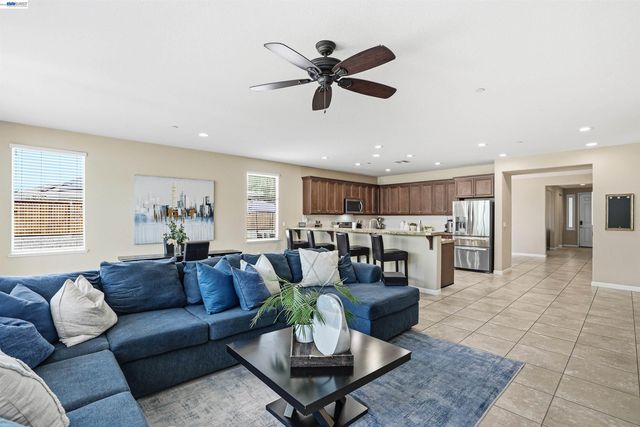 840 Rainbow Ct, Discovery Bay, CA 94505