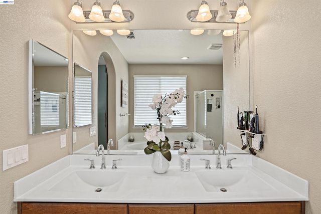 840 Rainbow Ct, Discovery Bay, CA 94505
