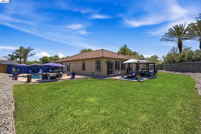 840 Rainbow Ct, Discovery Bay, CA 94505
