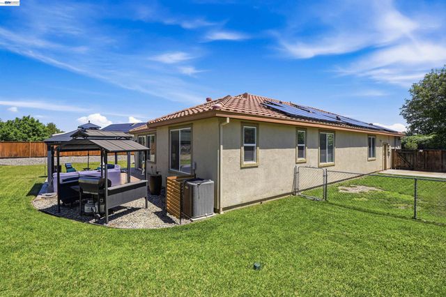 840 Rainbow Ct, Discovery Bay, CA 94505