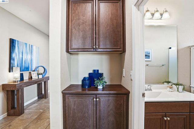840 Rainbow Ct, Discovery Bay, CA 94505