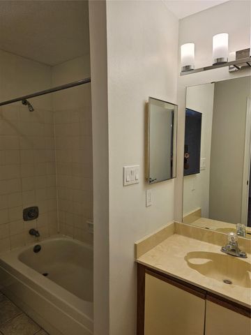 9850 Pagewood Lane 1303, Houston, TX 77042