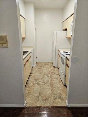 9850 Pagewood Lane 1303, Houston, TX 77042