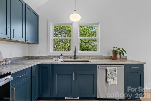 523 Harrison Avenue, Franklin, NC 28734