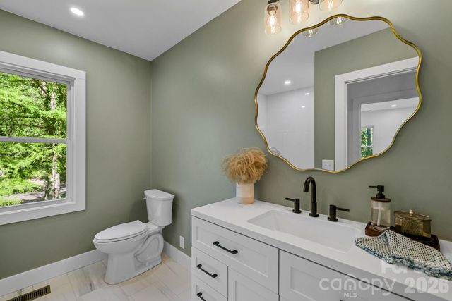 523 Harrison Avenue, Franklin, NC 28734