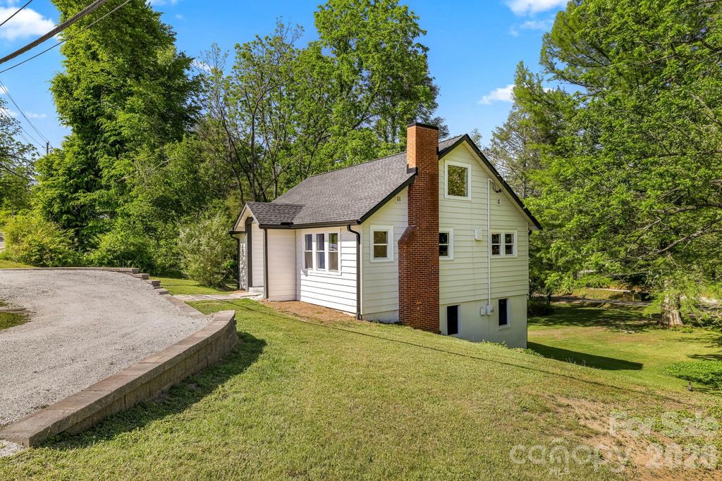 523 Harrison Avenue, Franklin, NC 28734