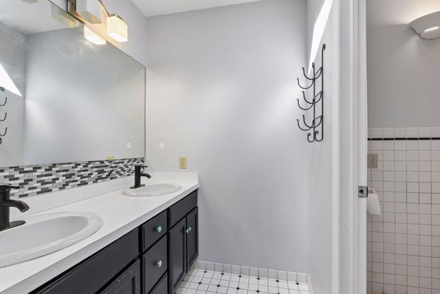 3970 Yorktown Lane N, Plymouth, MN 55441