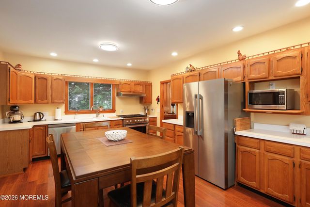 10 Broadway, Belford, NJ 07718