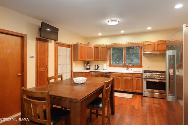 10 Broadway, Belford, NJ 07718